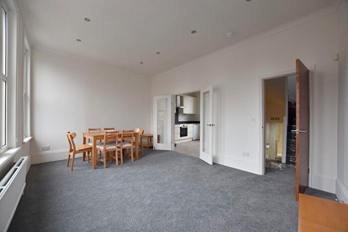 2 Bedroom Apartment To Rent In Holmesdale Road, Reigate, Surrey, RH2