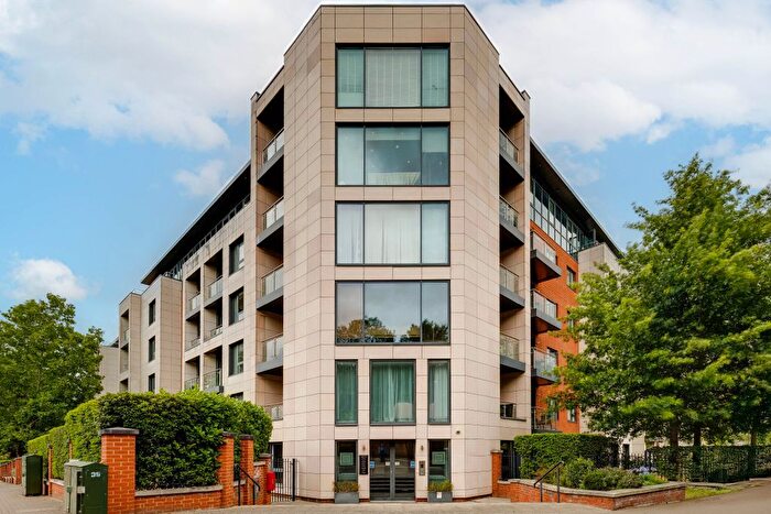 1 Bedroom Flat To Rent In College House, Putney Hill, London, SW15