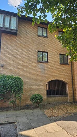 2 Bedroom Flat For Sale In Eastgate Close, London, SE28