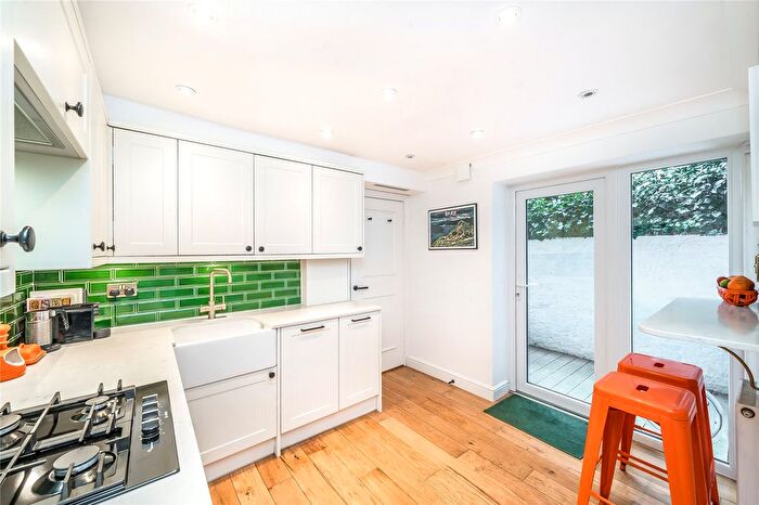 2 Bedroom Flat For Sale In Rita Road, London, SW8