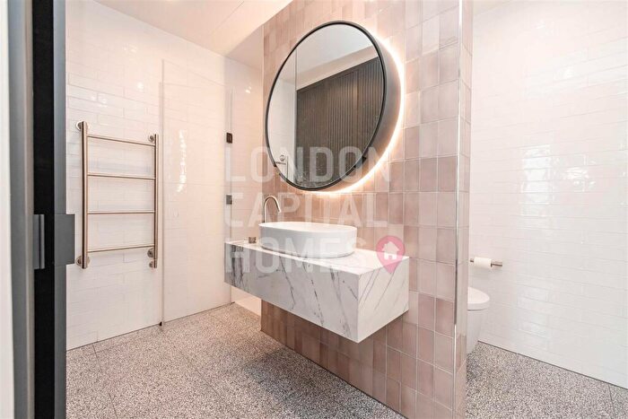2 Bedroom Apartment To Rent In Legacy Building, Viaduct Gardens, London, SW11