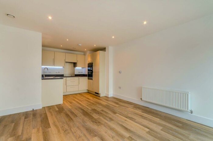 2 Bedroom Flat To Rent In Station View, Guildford, GU1