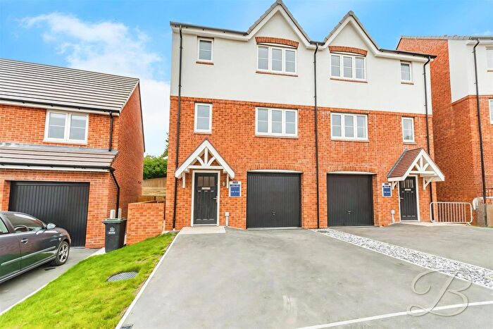 3 Bedroom Semi-Detached House For Sale In High Oakham Hill, Mansfield, NG18
