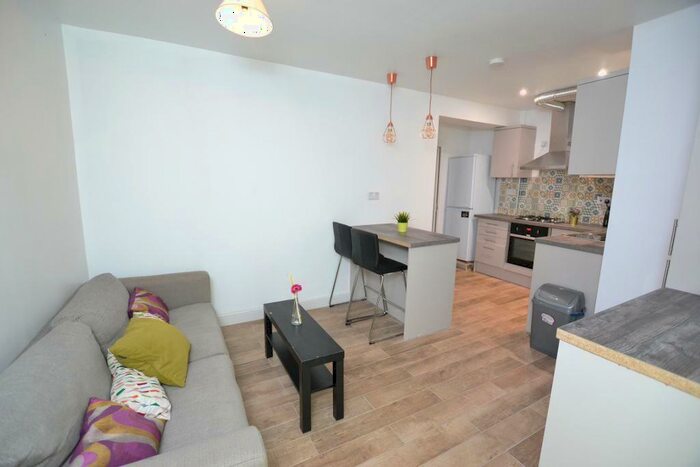 6 Bedroom End Of Terrace House To Rent In Redmans Road, London, E1