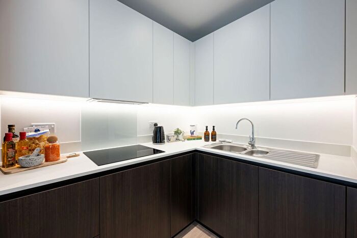 1 Bedroom Flat For Sale In Joseph Avenue, Friary Park, London, W3