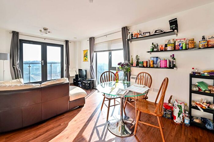 2 Bedroom Flat For Sale In Guildford Road, Woking, GU22