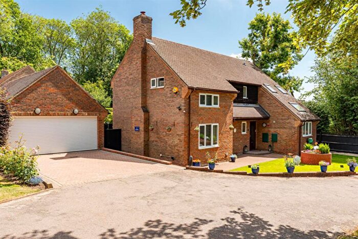 4 Bedroom Detached House For Sale In Gwynfa Close, Welwyn, AL6