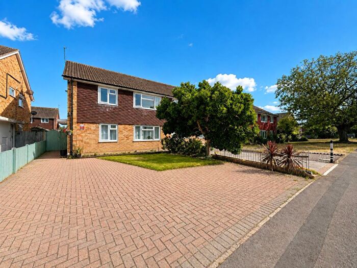 2 Bedroom Maisonette For Sale In Hithermoor Road, Staines-Upon-Thames, TW19