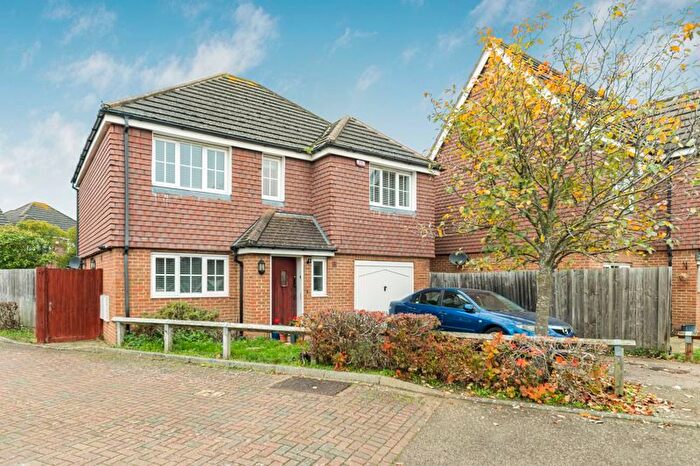 4 Bedroom Detached House To Rent In Paper Mill Lane, Dartford, DA1