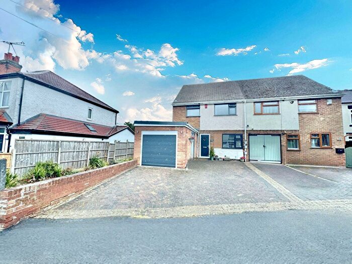 3 Bedroom Semi-Detached House For Sale In Oldbury Road, Nuneaton, CV10
