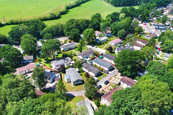 2 Bedroom Mobile/park Home For Sale In Trowbridge Lodge Park, Hilperton, Trowbridge, BA14