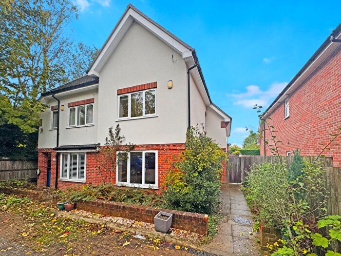 5 Bedroom Semi-Detached House To Rent In White Lion Road, Little Chalfont, HP7