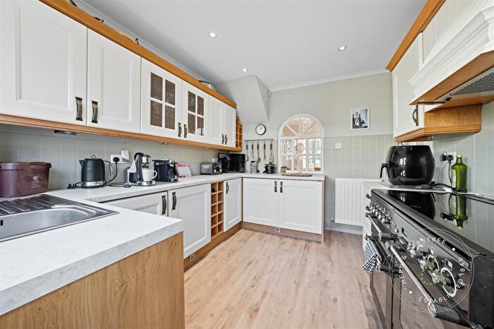 3 Bedroom End Of Terrace House For Sale In Glyn Eiddew, Pentwyn Cardiff, CF23