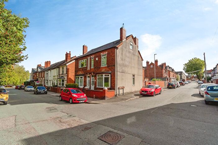 3 Bedroom Semi-Detached House For Sale In Avenue Road, Wednesbury, WS10
