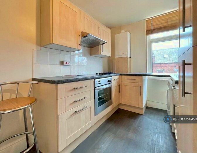1 Bedroom Flat To Rent In Aston Street, Leeds, LS13