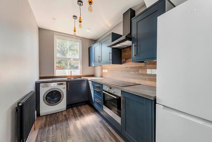 2 Bedroom Maisonette To Rent In Richmond Road, London, E11