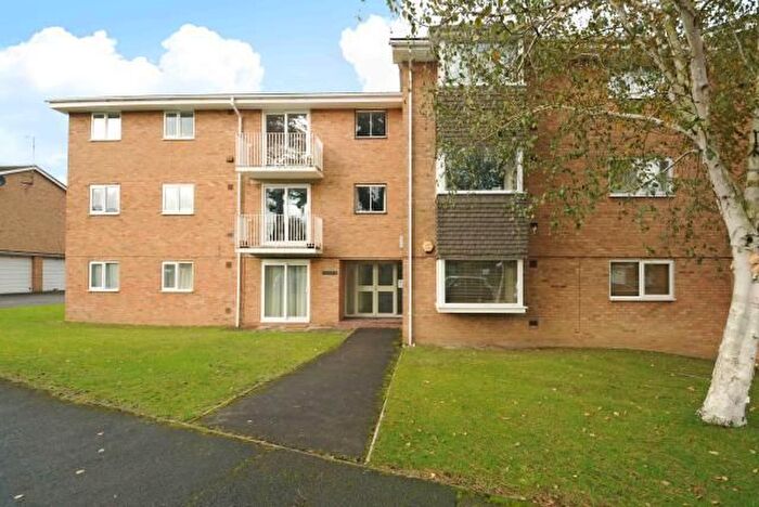 2 Bedroom Flat To Rent In Sunningdale, Berkshire, SL5