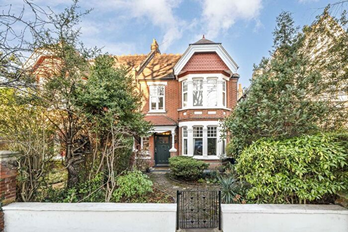 4 Bedroom Flat To Rent In Stanway Gardens, London, W3