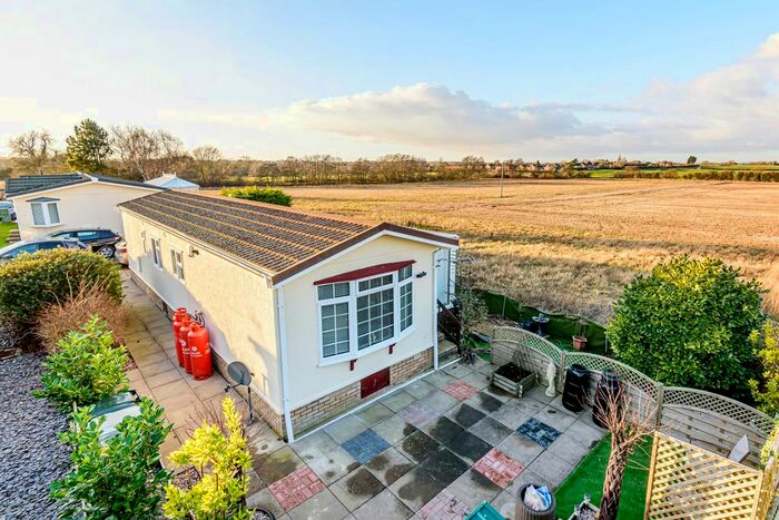2 Bedroom Mobile/park Home For Sale In Greenacres Park, Spilsby Road, Horncastle, Lincs LN9