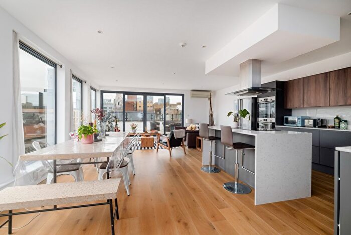 2 Bedroom Flat To Rent In Dock Street, Tower Hamlets, E1