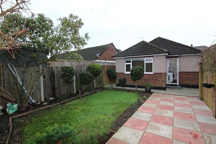 2 Bedroom Detached Bungalow To Rent In Glenfield Road, Ashford, TW15