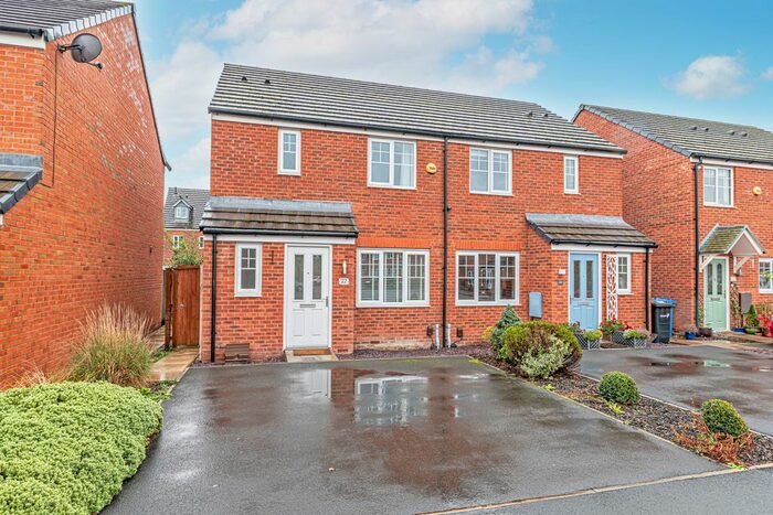 3 Bedroom Semi-Detached House To Rent In Glossop Close, Warrington, Cheshire, WA1