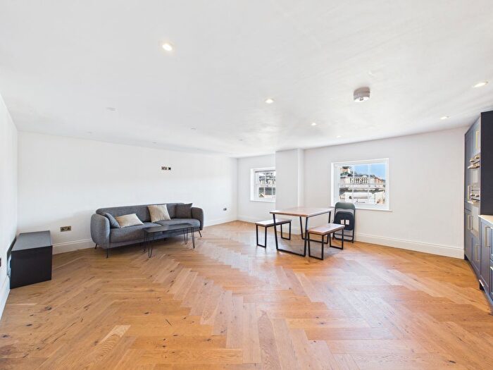 3 Bedroom Flat To Rent In Clarence Yard, Brighton, BN1