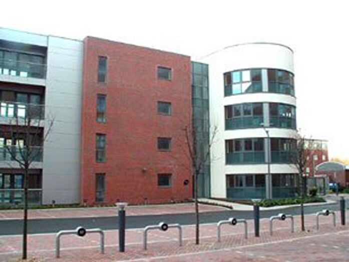 2 Bedroom Flat To Rent In The Reach, Leeds Street, L3