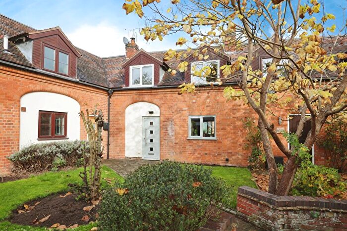 2 Bedroom Cottage For Sale In Fosse Way, Radford Semele, Leamington Spa, CV31