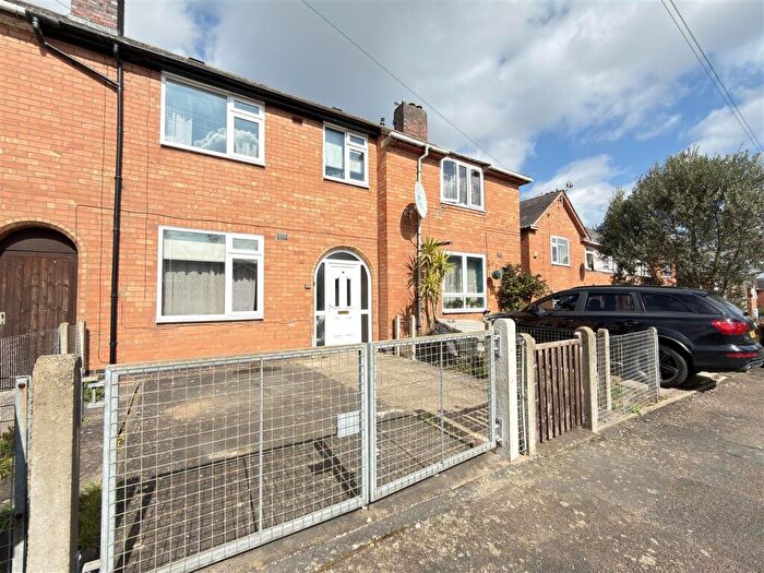 3 Bedroom Terraced House For Sale In Swannington Road, Leicester, LE3