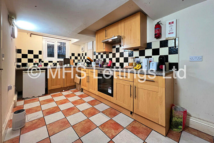 8 Bedroom Terraced House To Rent In Regent Park Terrace, Leeds, LS6