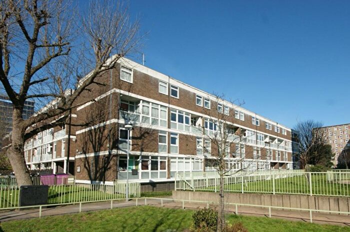 2 Bedroom Flat To Rent In Old Market Square, Shoreditch, E2