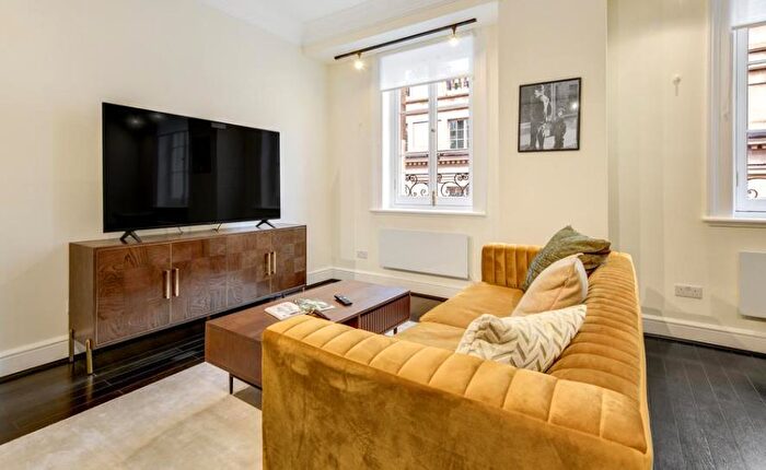 3 Bedroom Apartment To Rent In Park Road, Marylebone, London, NW1