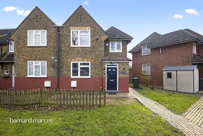 3 Bedroom End Of Terrace House For Sale In Woodhouse Road, London, N12