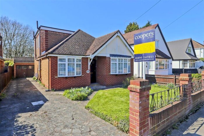 5 Bedroom Detached Bungalow To Rent In Hoylake Crescent, Ickenham, UB10