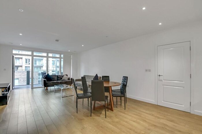 3 Bedroom Flat For Sale In Cording Street, Banbury Point, E14