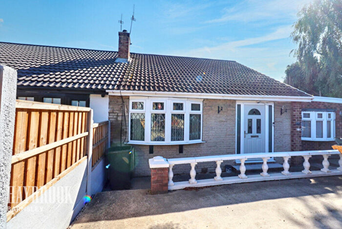 3 Bedroom Bungalow For Sale In Pontefract Road, Lundwood, S71
