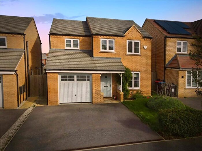 3 Bedroom Detached House For Sale In Pontefract Avenue, Kingsmead, Milton Keynes, MK4