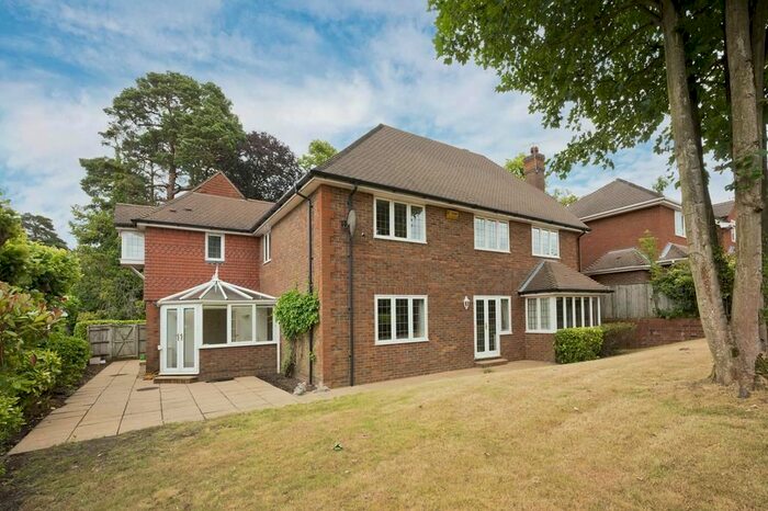 5 Bedroom Detached House To Rent In Summit Place, Weybridge, KT13