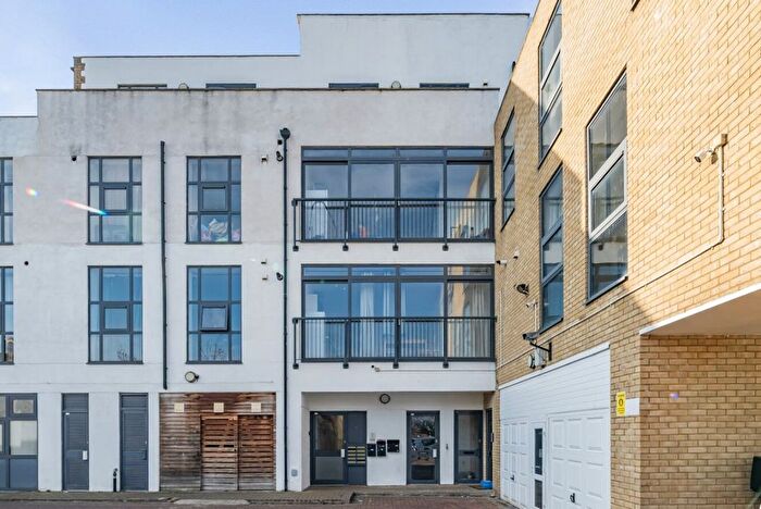 3 Bedroom Flat To Rent In Caxton Road, Wimbledon, London, SW19