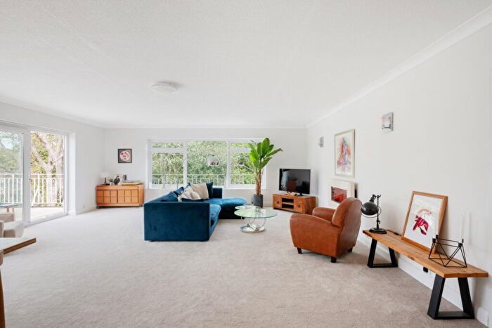 3 Bedroom Flat For Sale In Halcyon House, Private Road, EN1