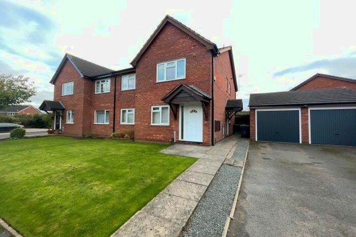 2 Bedroom Flat To Rent In Oaklands Croft, Sutton Coldfield B76