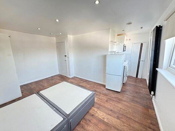 Studio To Rent In Vartry Road, London, N15