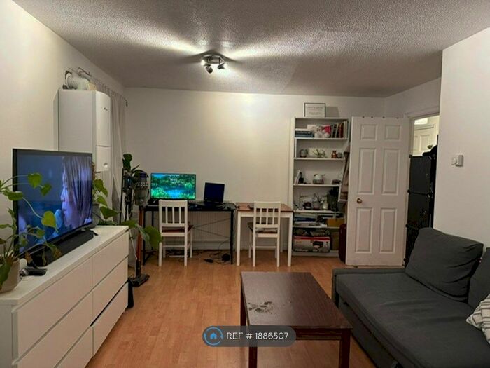 1 Bedroom Flat To Rent In Melville Court, London, SE8