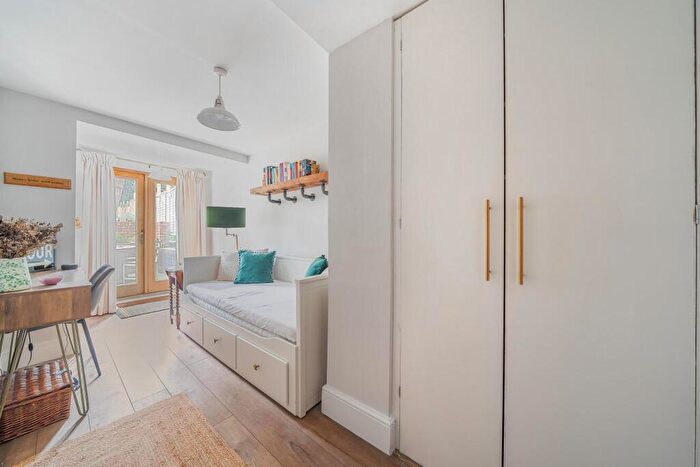 2 Bedroom Flat For Sale In Devonshire Road, Forest Hill, SE23