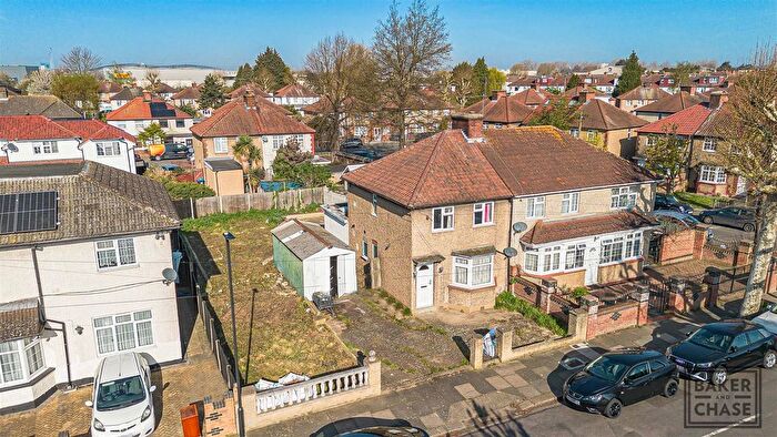 3 Bedroom Semi Detached House For Sale In Swansea Road, Enfield, EN3