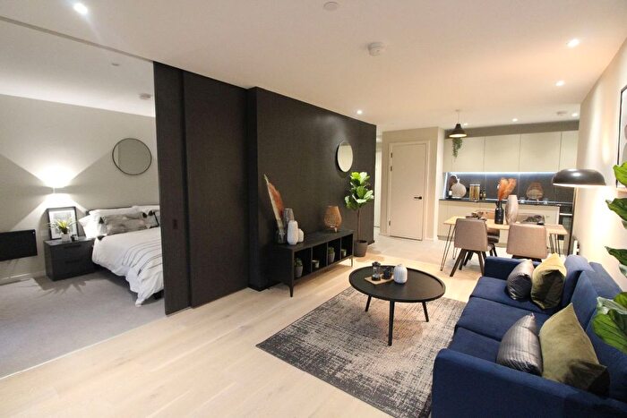 2 Bedroom Flat To Rent In Spinners Way, Manchester, M15