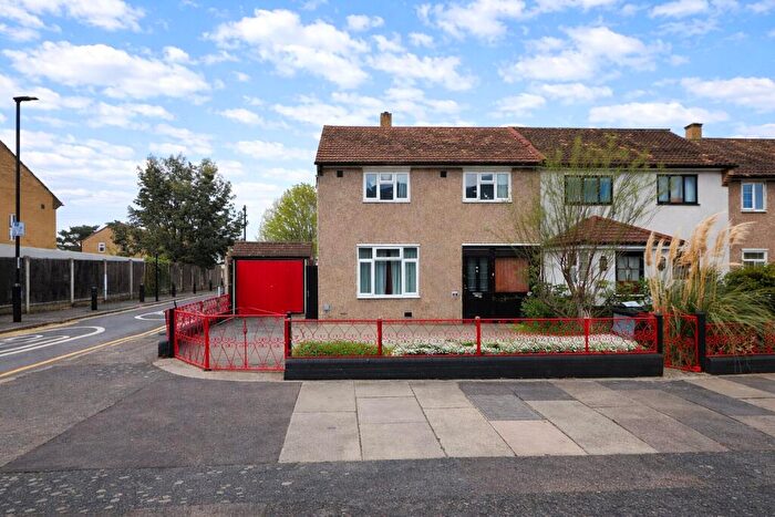 3 Bedroom Semi Detached House For Sale In Brook Lane, London, SE3
