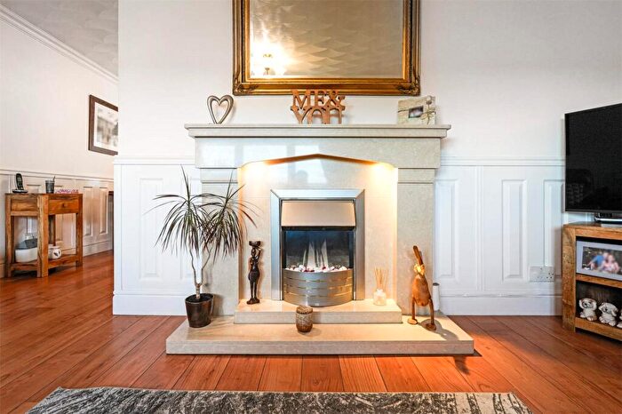 3 Bedroom Bungalow For Sale In Croftmoraig Avenue, Moodiesburn, Glasgow, North Lanarkshire, G69