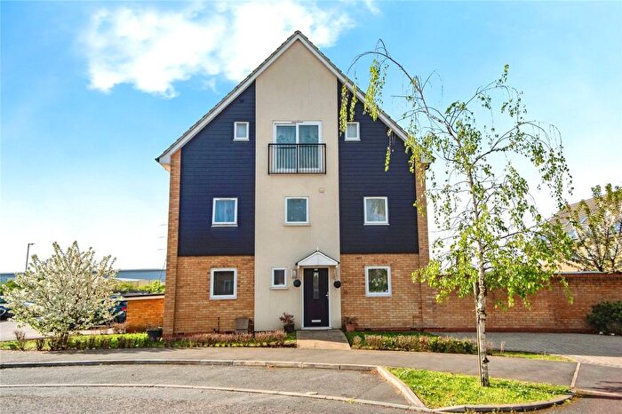 4 Bedroom Town House For Sale In Schoolfield Road, Grays, Essex, RM20